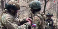 Морпехам Черноморского флота на передовой вручили государственные награды - Комсомольская Правда