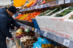 Как россияне наживаются на просроченных продуктах