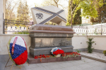 В преддверии 80-летия Великой Победы в Севастополе возложили цветы к памятнику военным строителям