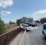 В Крыму пассажирский автобус вылетел с дороги и проломил ограждение - Комсомольская Правда