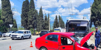 В Крыму иномарка врезалась в рейсовый автобус, есть пострадавшие - Комсомольская Правда