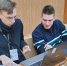 На фото – рабочие столы: ноутбуки, провода, блокнот со схемами - СевГУ