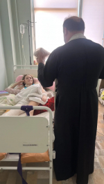 Священник посетил больных детей в Детском больничном комплексе