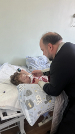 Священник посетил больных детей в Детском больничном комплексе