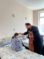 Священник вновь посетил находящихся на лечении в Первой горбольнице