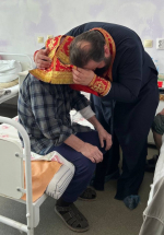 Священник вновь посетил находящихся на лечении в Первой горбольнице