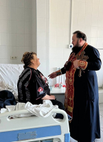 Больных в Первой горбольнице регулярно навещает священник