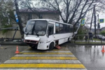 Иномарка с маленьким ребенком в салоне вылетела с трассы и перевернулась в Крыму
